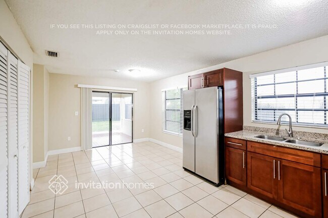 Building Photo - 20015 W Oakmont Cir