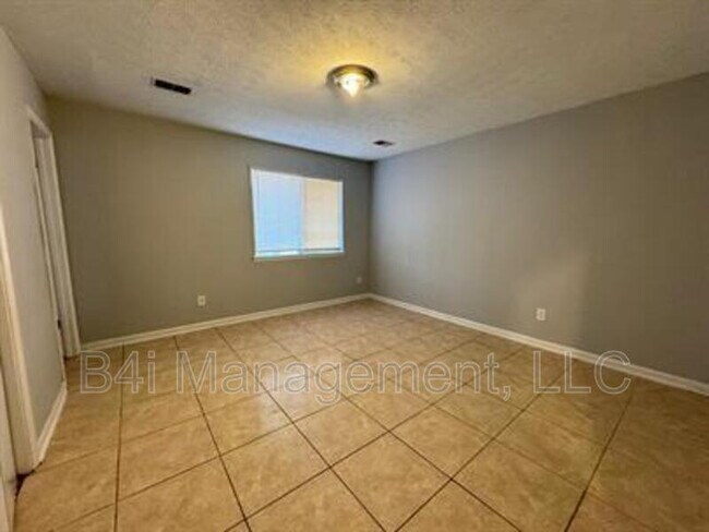 Building Photo - 8103 Creekstone Ct