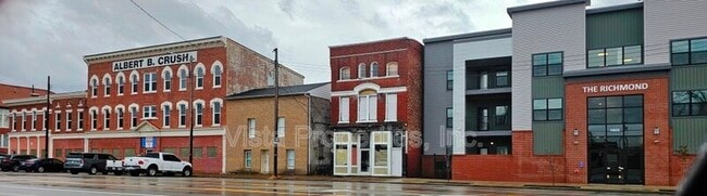 Building Photo - 1612 W Market St