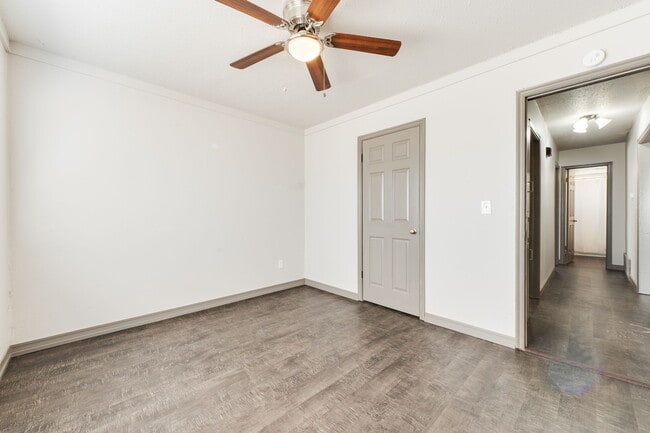 Building Photo - 14013 N Everest Ave