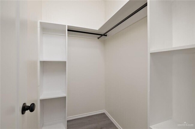 Building Photo - 18 Stablewood