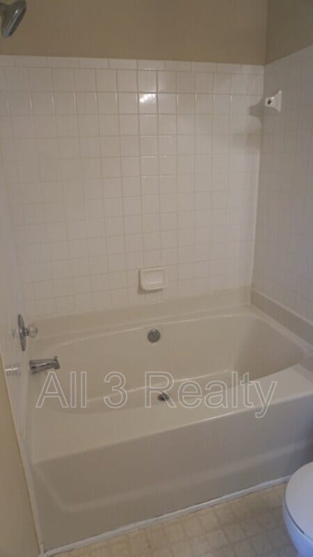 Building Photo - 5705 Hampton Ct