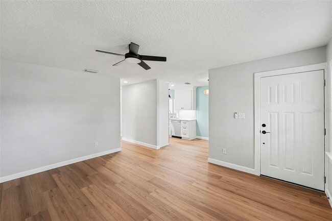 Building Photo - 9605 N Edison Ave