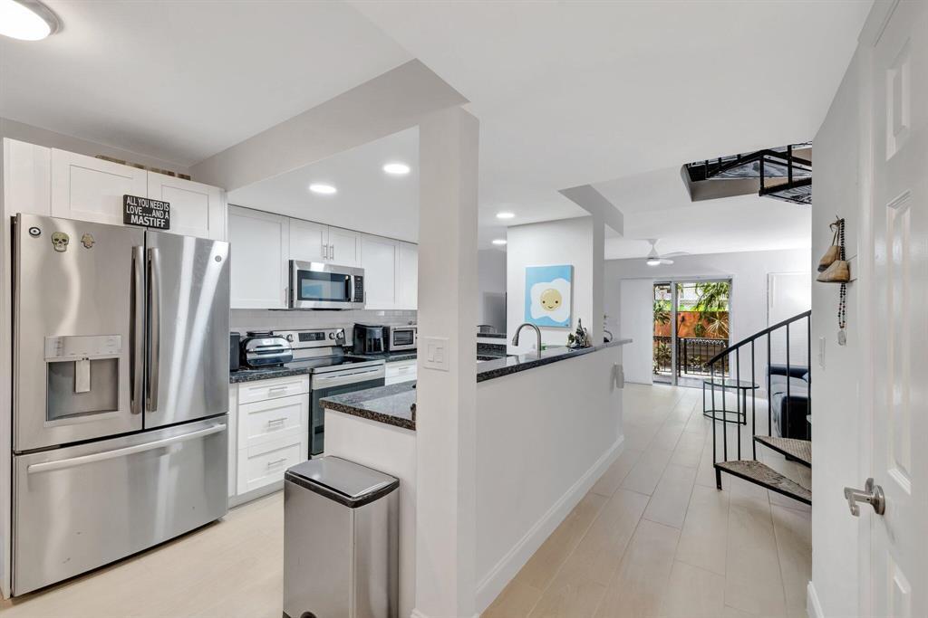 Building Photo - 640 Tennis Club Dr