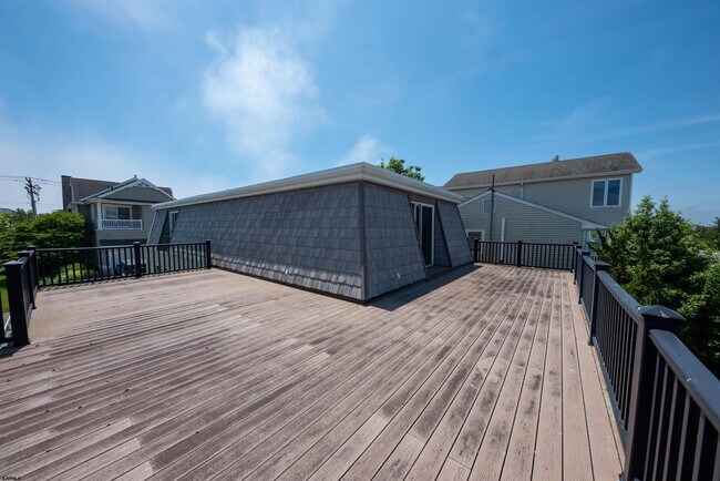 Building Photo - 3201 Bayland Dr