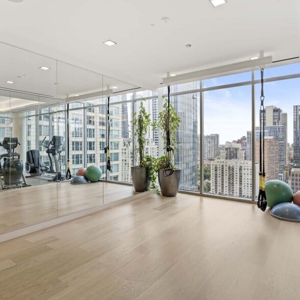 Building Photo - 48 E Huron St