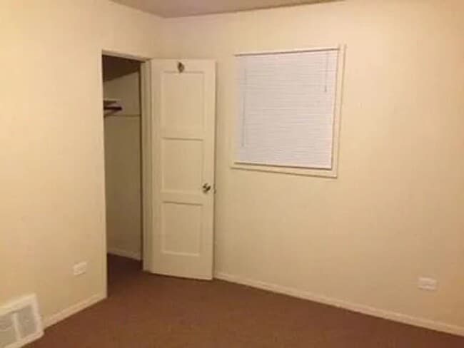 Building Photo - 3 bedroom/1 bath house on north side of Wa...