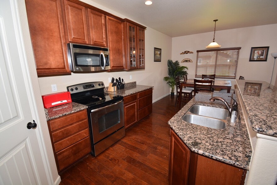 Building Photo - 6661 Alliance Loop