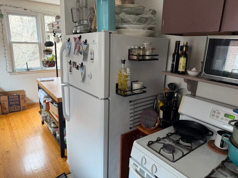 Building Photo - 620 Green Ln