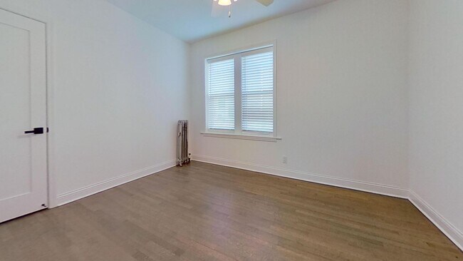 Building Photo - Recently Rehabbed Top Floor Portage Park O...