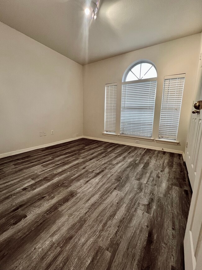 Building Photo - 1529 Creekstone Ct