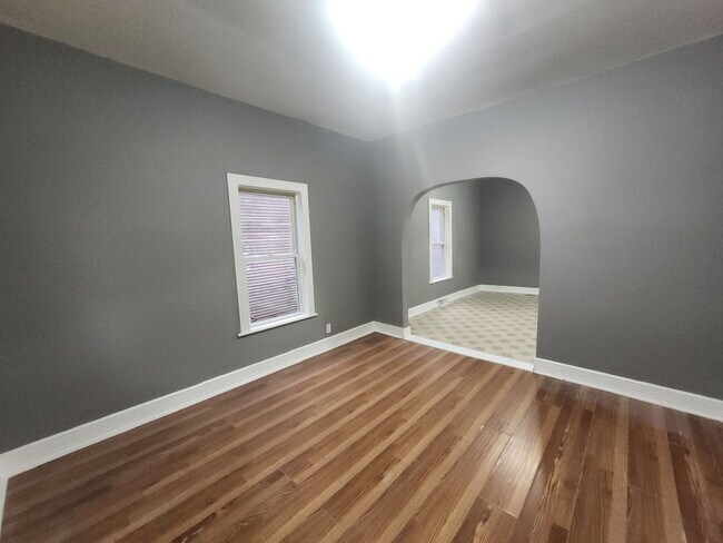 Building Photo - 605 N Monroe St