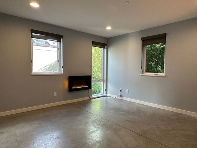 Building Photo - Beacon Hill Townhouse