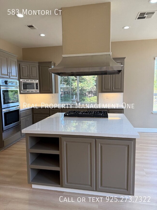 Building Photo - 583 Montori Ct