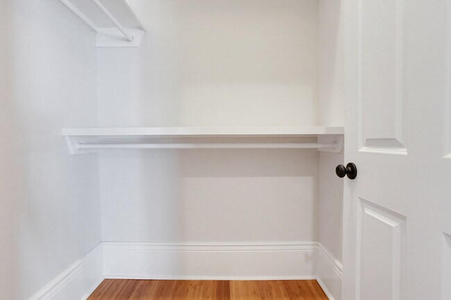 Building Photo - Spacious Uptown 2BR/2.5BA in Restored Mansion w/ GATED OFF STREET PARKING