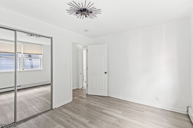 Building Photo - 205 N 16th St