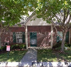 Building Photo - SITUATED IN HALLS IN CROSSROADS NORTH...3 ...