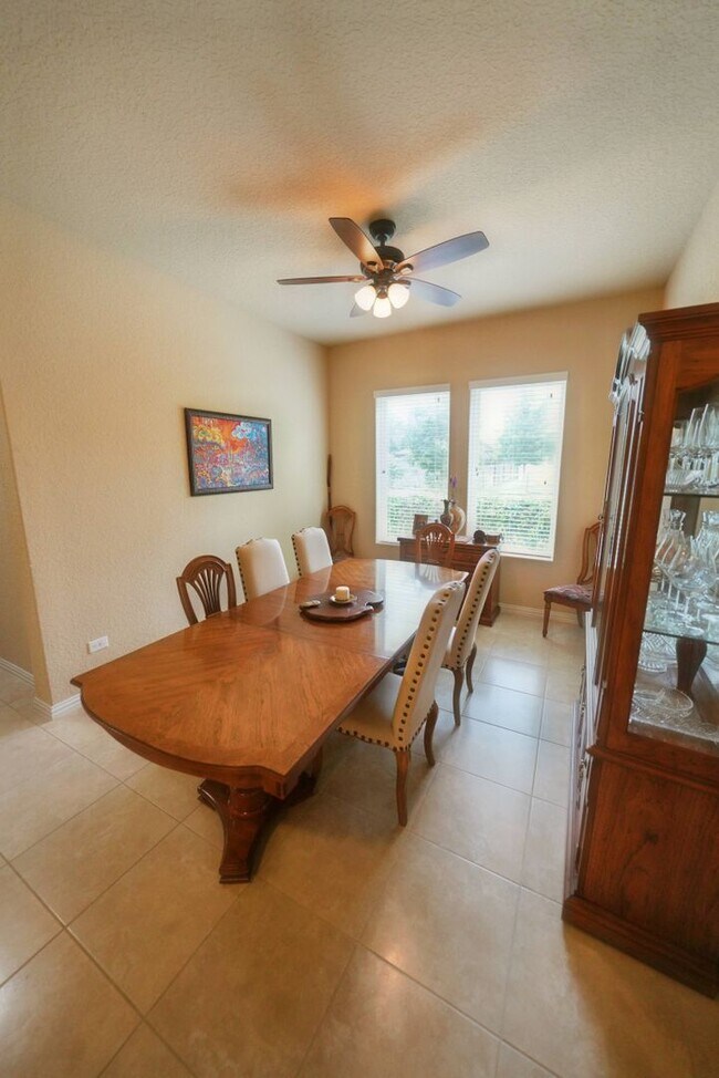 Building Photo - Executive-Style Home Now Available in Crossvine (Schertz) Realtor Commission: $750