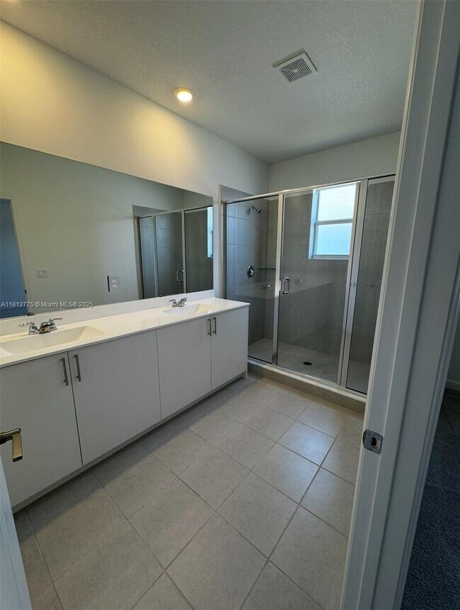 Building Photo - 132 SW 184th Way