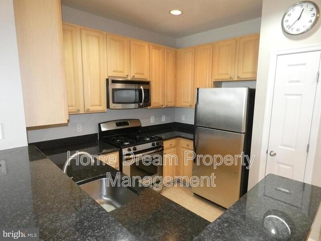 Building Photo - 2465 Army Navy Dr