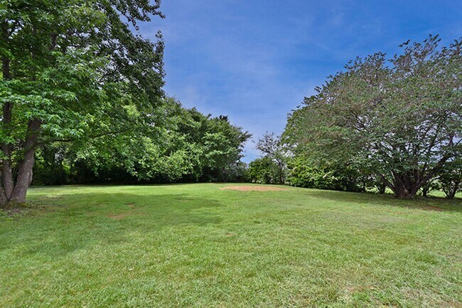 Building Photo - Country ranch 3 bedroom