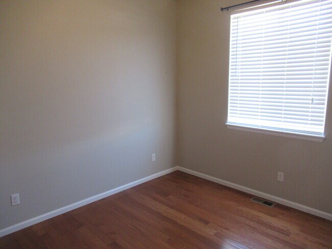 Building Photo - 8007 Briarthorn Ln