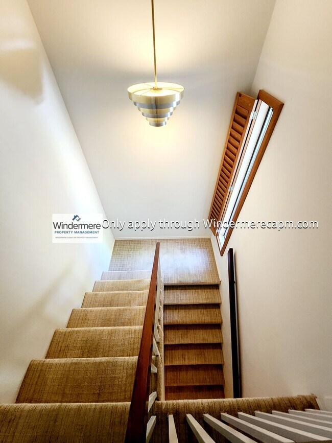 Building Photo - Gorgeous Campus Commons Home Available Now!