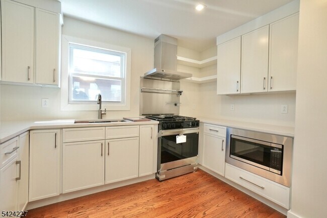 Building Photo - 25 Sanford Ave