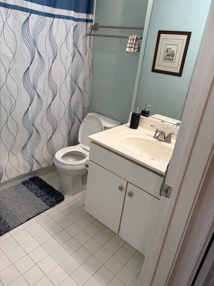 Building Photo - 1902 N Daniel St