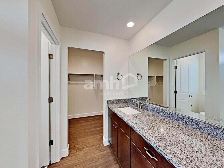 Building Photo - 2444 S Wild Horse Way