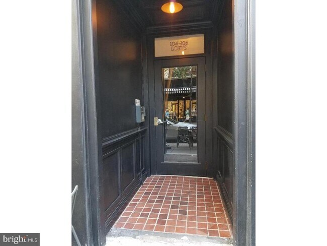 Building Photo - 104 S 13th St