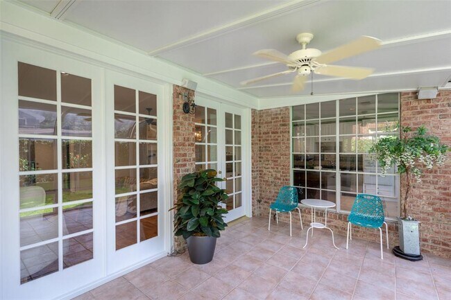 Building Photo - 5583 Beverly Hill St