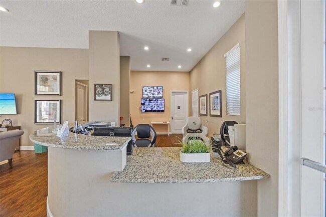 Building Photo - 8945 Shine Dr