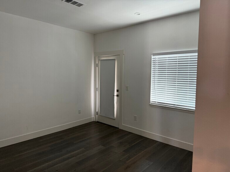 Building Photo - 136 Corkwood Ct