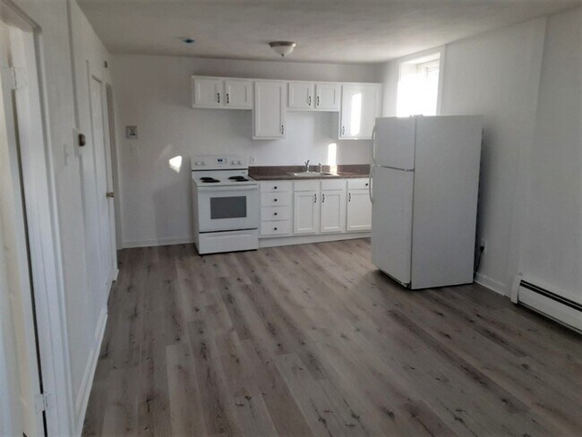 Building Photo - 143 Groveland St