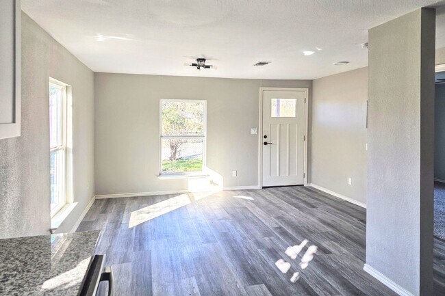 Building Photo - Beautifully Remodeled 3/1.5 Home in Historic Denver Heights with Modern Upgrades and a Park-Like ...