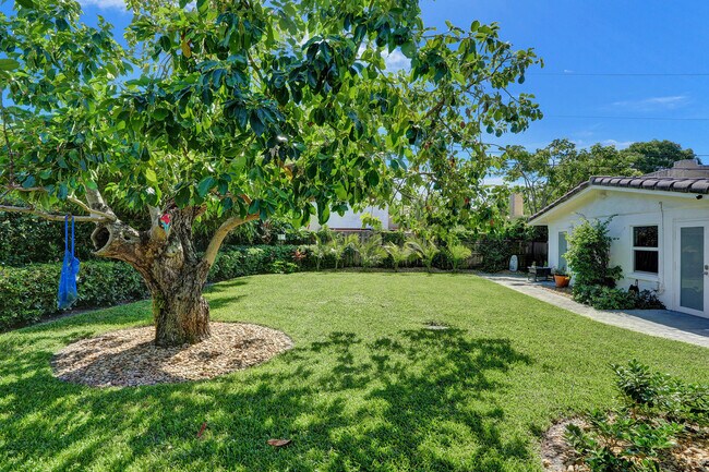 Building Photo - 221 N Swinton Ave