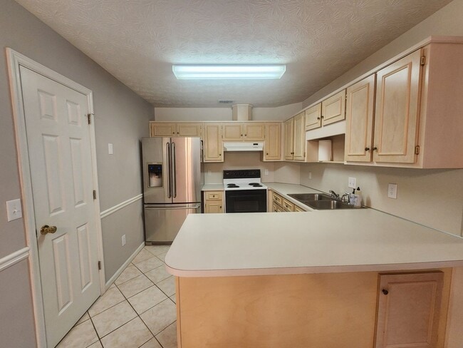 Building Photo - 6523 Fairfax Way
