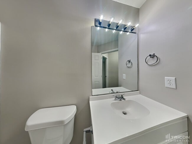Building Photo - 7008 Breeders Cup Cir