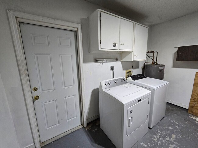 Building Photo - Steal of a Deal! 2/2 Everything included i...