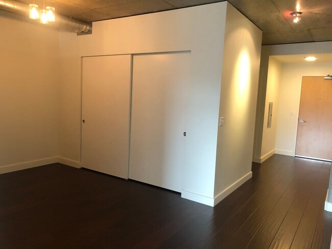 Building Photo - Charming 1-Bedroom Condo with Open Layout & Natural Light!