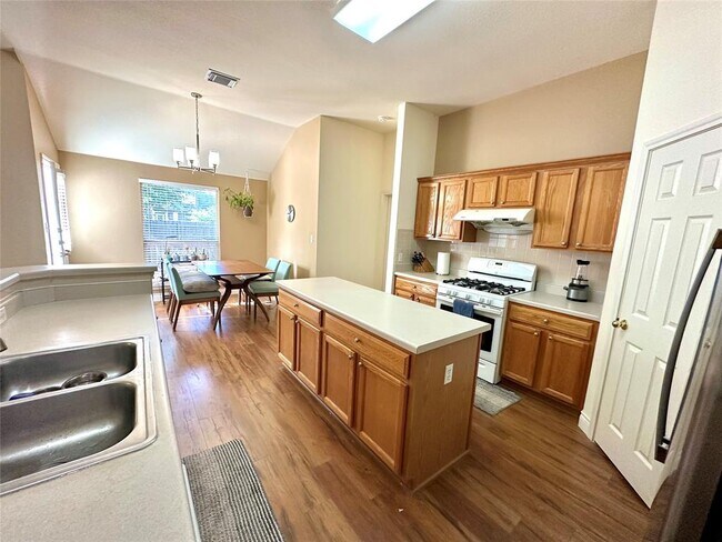 Building Photo - 15818 Hamden Cir
