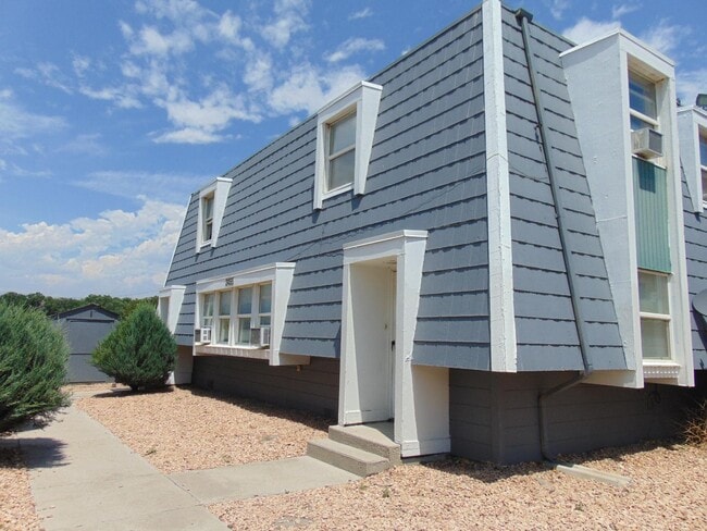 Building Photo - 2455-2455 Verde Dr