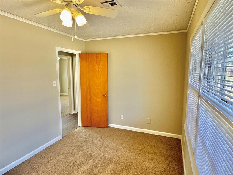 Building Photo - 761 Forestdale Dr