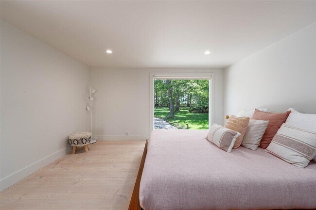 Building Photo - 590 Haywaters Dr
