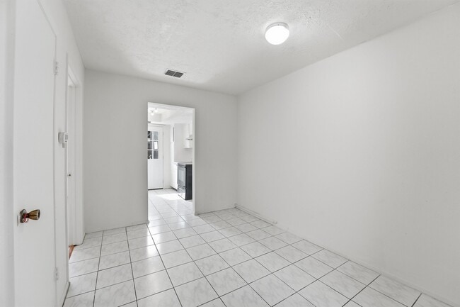 Building Photo - 12447 Sharpview Dr