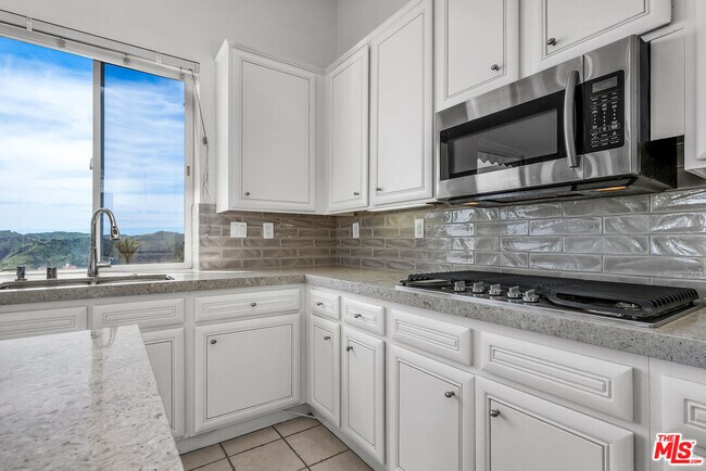 Building Photo - 16730 Calle De Catalina