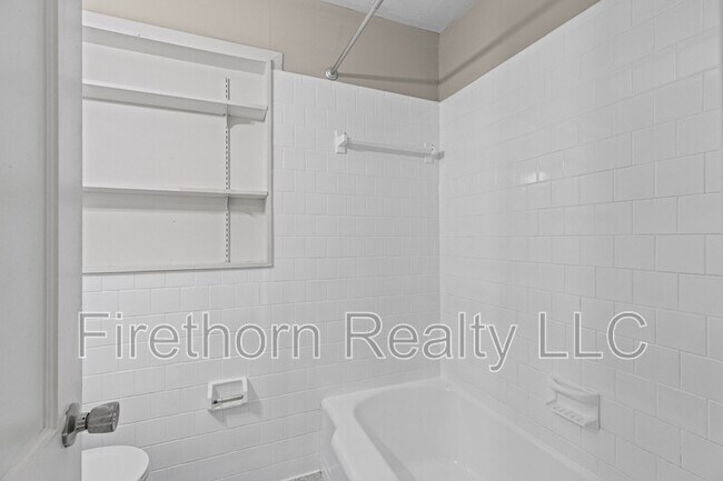 Building Photo - 2541 Rhodes Dr