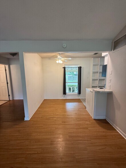 Building Photo - 20 Wildwood Cir