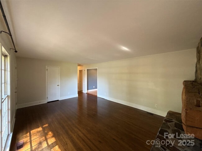Building Photo - 2209 Stonewood Dr